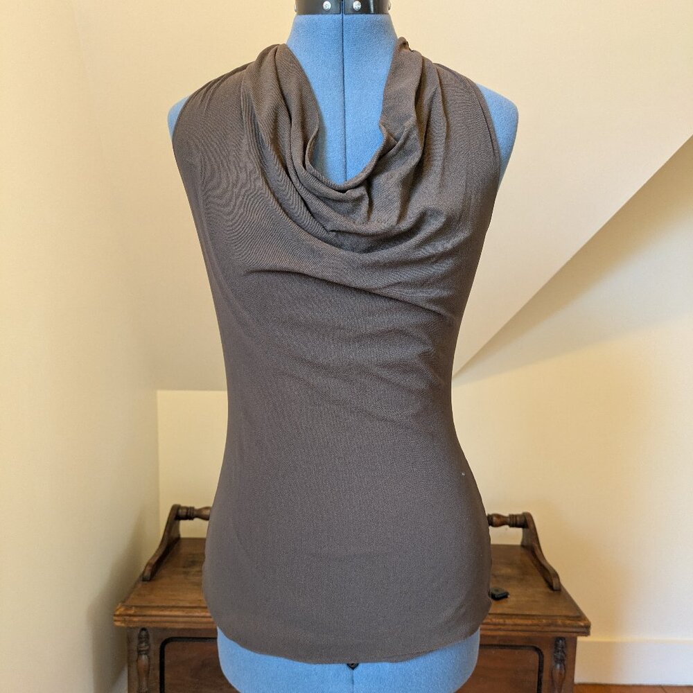 Cute Slim-Fit Tank Top – Excellent Condition